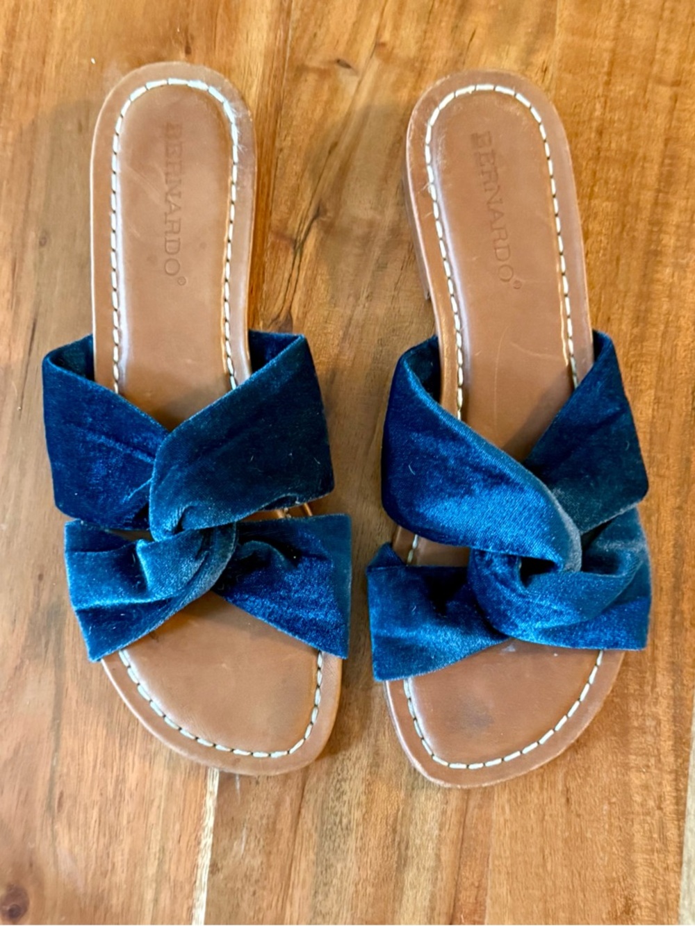 Bernardo Tiffany Velvet Knotted Slide Navy Flat Leather Insole Resort Sandals